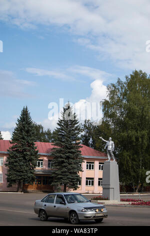 La Russie, le 16 août - DÉMIANSK, 2019, monument de Lénine sur la place principale Banque D'Images