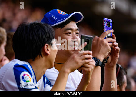 Barcelone, Espagne. Août 18, 2019. Les partisans de l'Espanyol lors du match de la Liga entre l'Espanyol et Sevilla FC à l'RCDE Stadium à Barcelone, Espagne. Crédit : Christian Bertrand/Alamy Live News Banque D'Images
