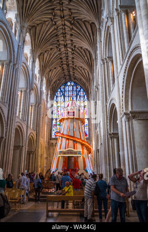 Un pêle-mêle dans la nef de cathédrale de Norwich. Une partie de la "voir les choses projet'. Banque D'Images