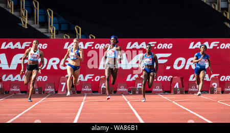 BIRMINGHAM, ANGLETERRE - 18 août : Blessing Okagbare (NGR) Dafne Schippers (NED) Shaunae Miller-Uibo Asher-Smith (BAH) Dina (GBR) Shelly-Ann Fraser-Pryce (JAM) qui se font concurrence sur le 200 m lors de la Grand Prix de Birmingham Muller & événement IAAF Diamond League à Alexander Stadium le 18 août 2019 à Birmingham en Angleterre. Gary Mitchell/ Alamy Live News Banque D'Images