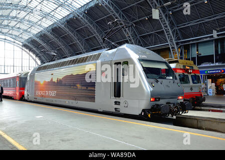 NSB 18 EL Classe locomotive électrique no 2249 est à la gare centrale de Bergen après son arrivée sur un service d'Oslo. Banque D'Images