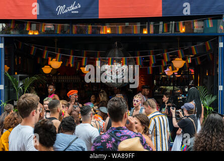 Les personnes qui assistent à Londres Pride Parade 2019 Banque D'Images