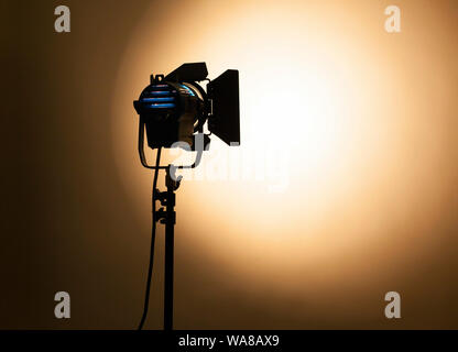 Studio light avec des portes de grange & lampe halogène Banque D'Images