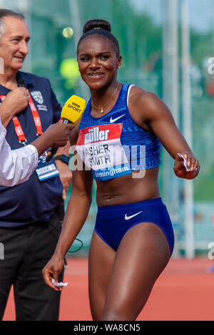 Dina Asher-Smith de Grande-bretagne est interviewé après son arrivée deuxième dans le women's à 200 mètres, au cours de la Grand Prix de Birmingham 2019 Müller, à l'Alexander Stadium, Birmingham. Banque D'Images