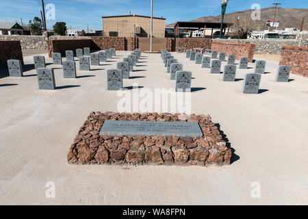 Appelé El Paso's Boot Hill, Concordia Cemetery contient les restes de plus de 60 000 personnes, y compris des soldats buffalo noir (dont les pierres tombales sont visibles ici), les pionniers mormons, les Rangers du Texas, et gunfighters, dont John Wesley Hardin. El Paso, Texas Banque D'Images