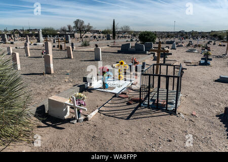 Appelé El Paso's Boot Hill, Concordia Cemetery contient les restes de plus de 60 000 personnes, y compris des soldats buffalo noir (dont les pierres tombales sont visibles ici), les pionniers mormons, les Rangers du Texas, et gunfighters, dont John Wesley Hardin. El Paso, Texas Banque D'Images