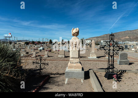 Appelé El Paso's Boot Hill, Concordia Cemetery contient les restes de plus de 60 000 personnes, y compris des soldats buffalo noir (dont les pierres tombales sont visibles ici), les pionniers mormons, les Rangers du Texas, et gunfighters, dont John Wesley Hardin. El Paso, Texas Banque D'Images