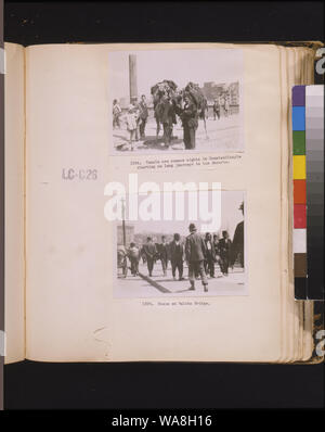 Les chameaux sont des attractions touristiques à Constantinople à partir de longs voyages dans le désert Résumé : Les photos montrent des chameaux et des piétons sur le pont de Galata, Istanbul, Turquie. Banque D'Images