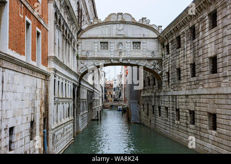Le Pont des Soupirs (Ponte dei Sospiri) sur le rio di Palazzo, Venise, Italie Banque D'Images