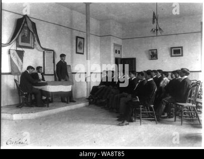 Carlisle Indian School, Carlisle, PA débat en classe, par société de débats Banque D'Images