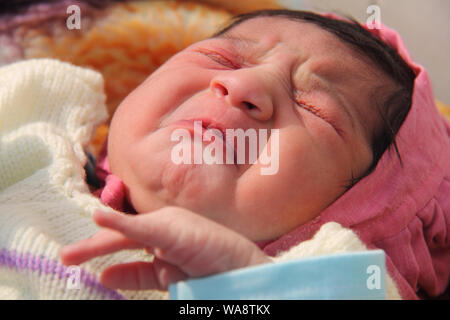New Born Baby crying Banque D'Images