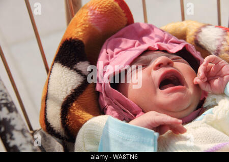 New Born Baby crying Banque D'Images
