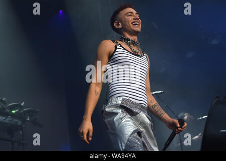 Ans et ans l'exécution en concert à Scarborough Open Air Theatre comprend : Olly Alexander Où : Scarborough, Royaume-Uni Quand : 18 Oct 2019 Credit : Graham Finney/WENN Banque D'Images