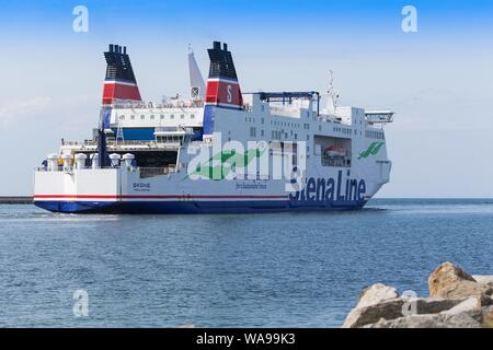 Rostock, Allemagne 06. Août 2019 : Impressions Warnemuende - 06.08.2019 Le ferry (Trellenborg WarnemÃ au port) en laissant l' / emi de Warnemuende. Dans le monde d'utilisation | Banque D'Images