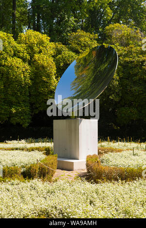 Portugal Porto Porto Jardim do Palacio de Cristal Crystal Palace Gardens Sky Mirror Anish Kapoor 2018 sculpture en acier inoxydable réflexion moderne Banque D'Images