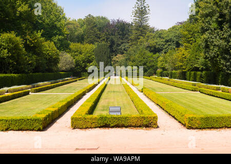 Portugal Porto Porto Jardim do Palacio de Cristal Crystal Palace Gardens jardin Ornement géométrique des arbres des haies de troènes Banque D'Images