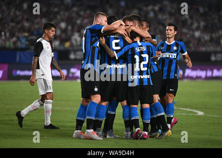 Les joueurs de l'Inter Milan pour célébrer après avoir marqué contre Juventus F.C. lors de la Coupe des Champions 2019 Tournoi de football international à Shanghai, Banque D'Images