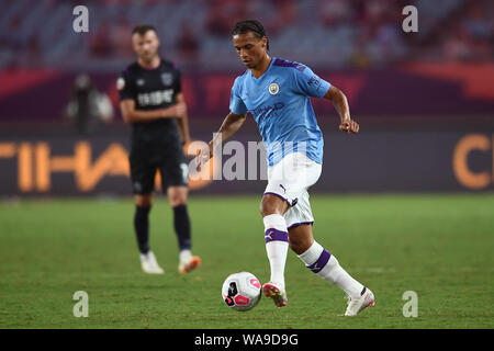 Joueur de football allemand Leroy Sane de Manchester City F.C. de champions de la Ligue anglaise dribbles contre West Ham United Football Club en demi-finale de la Banque D'Images