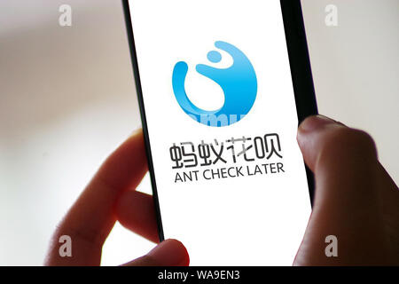 Dans cette photo non localisée, l'utilisateur démarre l'application des Checklater ant d'Alipay, Ant ou groupe de services financiers, sur le smartphone. Plus tard, un contrôle de l'Ant Banque D'Images