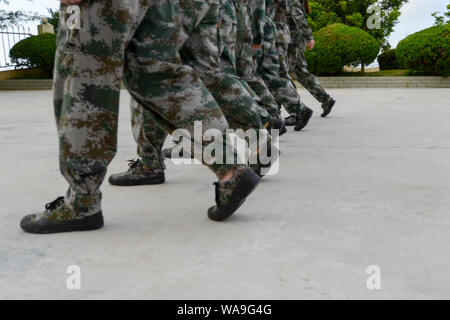 Les soldats sont en poste à l'avant-poste dans la milice du comté de Yuhuan, Taizhou City, Zhejiang Province de Chine orientale, le 31 juillet 2019. Douze femmes, chez les w Banque D'Images