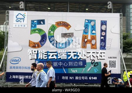 --FILE--un logo de 5G est perçu au cours de la Mobile World Congress 2019 (MWC) à Shanghai, Chine, 26 juin 2019. Shanghai va réaliser la pleine couverture 5G b Banque D'Images