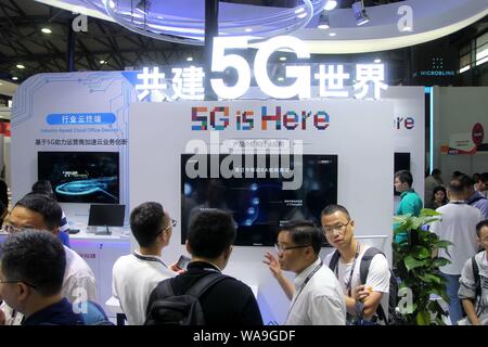 --FILE--un logo de 5G est perçu au cours de la Mobile World Congress 2019 (MWC) à Shanghai, Chine, 26 juin 2019. Shanghai va réaliser la pleine couverture 5G b Banque D'Images