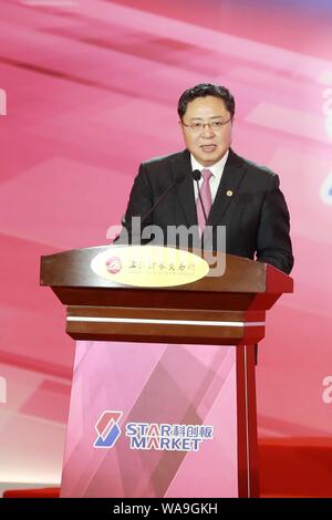 Hongyuan Huang, Bourse de Shanghai président, assiste à la cérémonie d'inscription du premier lot d'entreprises sur le marché de l'ESS à Shanghai, Chi Banque D'Images