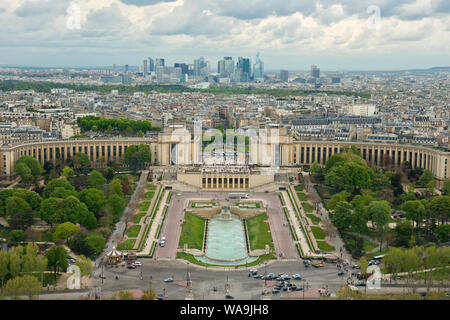 Palais de Chaillot et Jardine du Trocadero sur Rives de Seine. Paris, France Banque D'Images