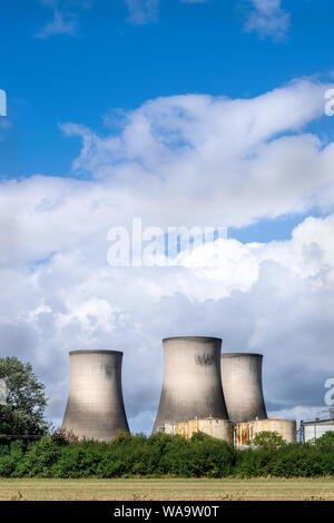 Le dernier jour avant la démolition des tours de Didcot. Ils ont été un point de repère sur l'horizon pour les personnes au retour de leurs voyages. Banque D'Images