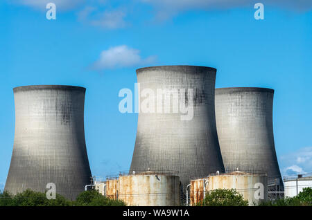 Le dernier jour avant la démolition des tours de Didcot. Ils ont été un point de repère sur l'horizon pour les personnes au retour de leurs voyages. Banque D'Images