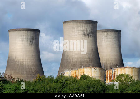 Le dernier jour avant la démolition des tours de Didcot. Ils ont été un point de repère sur l'horizon pour les personnes au retour de leurs voyages. Banque D'Images