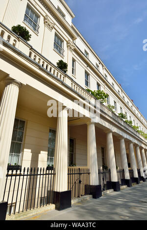 Résidences de luxe en terrasses avec façades en stuc, Eaton Square, garden square, Belgravia, à l'ouest de Londres, Royaume-Uni Banque D'Images