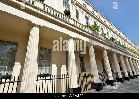 Résidences de luxe en terrasses avec façades en stuc, Eaton Square, garden square, Belgravia, à l'ouest de Londres, Royaume-Uni Banque D'Images