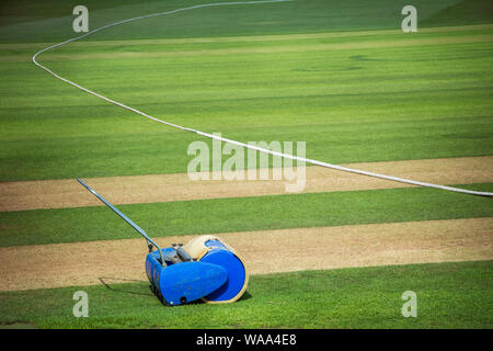 Le cricket en bord de frontière journée ensoleillée sur terrain de cricket Banque D'Images