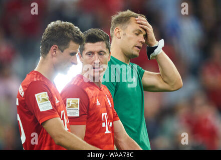 Thomas Mueller, MÜLLER, FCB 25 Robert Lewandowski, FCB 9 Manuel NEUER, FCB 1 Triste, Déçu, en colère, d'émotions, de déception, de frustration, frustration, tristesse, désespoir, désespoir, FC BAYERN MUNICH - Hertha BSC Berlin 2-2 - DFL RÈGLEMENT INTERDIT TOUTE UTILISATION DES PHOTOGRAPHIES comme des séquences d'images et/ou quasi-vidéo - 1.ligue de soccer allemand , Munich, 16 août 2019, journée 01 saison 2019/2020, FCB, München © Peter Schatz / Alamy Live News Banque D'Images