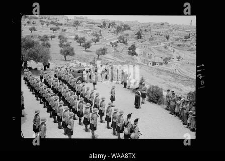 Défilé de l'église de St Andrews Church par la 1ère Ba.[]. L'Argyll et Sutherland Highlanders le 26 mai '40. Le Dr Maclean s'attaquer les troupes Banque D'Images