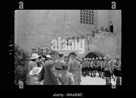 Défilé de l'église de St Andrews Church par la 1ère Ba.[]. L'Argyll et Sutherland Highlanders le 26 mai '40. Highlanders et congrégation après service de l'église Banque D'Images