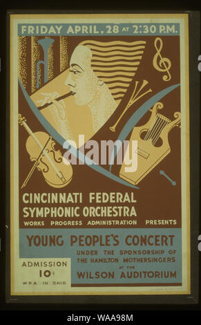 L'Orchestre symphonique de Cincinnati Federal Works Progress Administration concert pour les jeunes présente sous le parrainage de l'Mothersingers Hamilton à l'Auditorium Wilson Résumé : Affiche de concert de l'Orchestre symphonique de Cincinnati au fédéral Wilson Auditorium. Banque D'Images