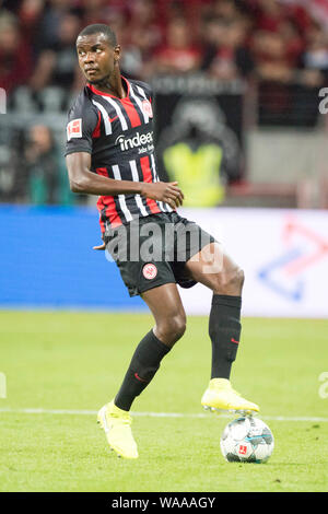 Frankfurt, Deutschland. Août 15, 2019. Evan Obite NDICKA (F) avec balle, individu avec ball, Action, plein la figure, Vertical, Soccer Europa League, Qualification, 3ème tour, deuxième étape, l'Eintracht Francfort (F) - FC Vaduz (VAD) 1 : 0, 15.08. 2019 à Francfort/Allemagne. Utilisation dans le monde entier | Credit : dpa/Alamy Live News Banque D'Images
