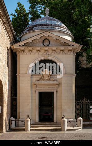 Poète Dante sépulcre (Dantis Poetae Sepulcrum). La tombe monumentale du plus célèbre poète italien Dante Alighieri. Ravenne, Émilie-Romagne, Italie. Banque D'Images