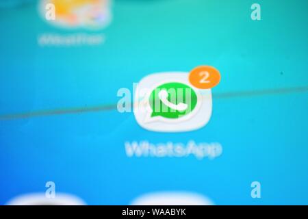 Logo de whatsapp sur un smartphone afficher Banque D'Images