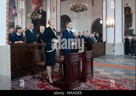 Le 6 août 2015, Varsovie, l'inauguration présidentielle en Pologne : Andrzej Duda prêté serment en tant que nouveau président polonais. Messe à la Saint John's Varsovie. Archsee Sur la photo : couple présidentiel Banque D'Images
