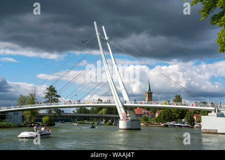 La société Fussgängerbrücke à Mikolajki / Nikolaiken, Ermland-Masuren, Polen, Europa | passerelle pour piétons à Mikolajki, Warmian-Masurian, Pologne Banque D'Images