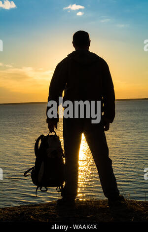 Silhouette de touriste et un beau paysage en toile de fond Banque D'Images