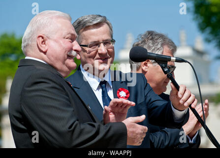 Le 1 mai 2014 de Lazienki, Varsovie, Pologne. 10e anniversaire de l'adhésion de la Pologne à l'Union européenne. Sur la photo : Bronislaw Komorowski, Lech Walesa (Président de la Pologne entre 1990 et 1995, prix Nobel en 1983) Banque D'Images