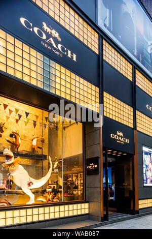 Le Japon, Honshu, Tokyo, Ginza, Coach Store, 30076040 Banque D'Images