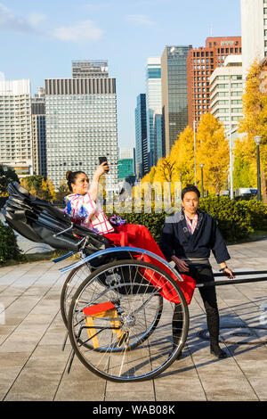 Le Japon, Honshu, Tokyo, Marunouchi, touristiques en Rickshaw, 30076052 Banque D'Images