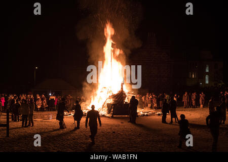 L'incendie de la cuisine à la spectaculaire festival 2019 Haut Helly Aa à Lerwick, Shetland Banque D'Images