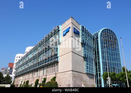 DUSSELDORF, ALLEMAGNE - le 8 juillet 2013 : WDR (Westdeutscher Rundfunk) bâtiment de la télévision et de la radio à Dusseldorf. WDR est une institution de radiodiffusion publique Banque D'Images