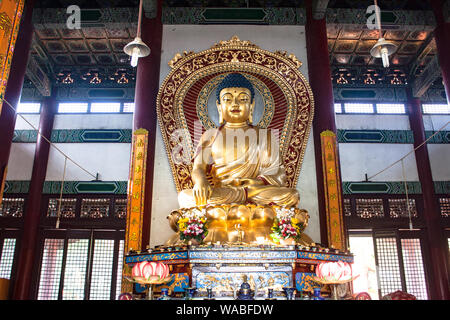 Intérieur du monastère bouddhiste de Lumbini, au Népal. Banque D'Images